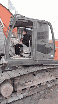 تفليش البيوت القديمة والمحلات وقطع البيوت ورفع الانقاض وتعديل الأرضية بموادها يعني ماأخذ فلوس بس المواد واسويلهيا كاع في كافة مناطق ديالى للتواصل ع الرقم . ***********
