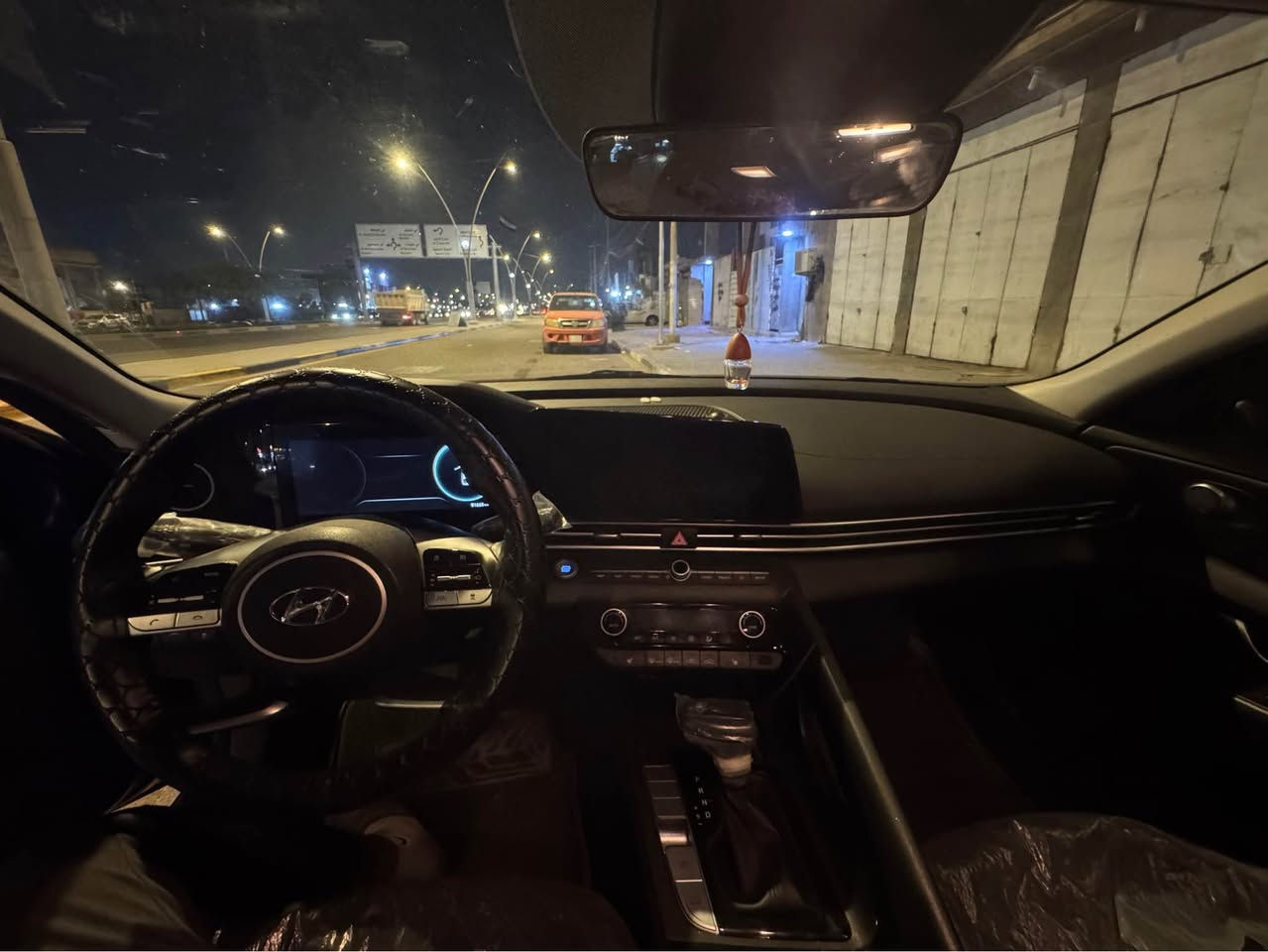 النترا 23 وارد امريكي 
السعر 153
رقم بصره بأسمي 
لون ازرق جويتي 
محرك 2000 دوش اقتصادي
بصمة
تشغيل عن بعد 

كير أوتوماتيك

كاميرة خلفية 

تحكمات ستيرن 

دخول ذكي 

رادار

ماشية 51 الف كيلو قابل للزيادة

حادثها بنيد فقط الحادث مرفقة ويه الصور 

ايرباك دركة فقط 

العنوان البصره القبله

*********** البصرة, العراق
