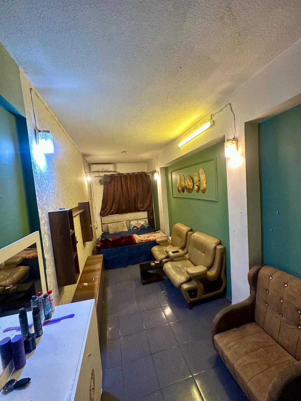 للطلاب والموظفين ....!
شقة في الكرادة تحتاج شخص واحد او شخصين
الموقع: كرادة خارج شارع 62 موقع مميز كلشي متوفر وقريب على كل الجامعات (للطلاب)
تفاصيل الشقة: كدامك بالصور + صحيات نظيفة ومطبخ جاهز

التواصل: *********** 
الاجور (مناسبة للكل بدون دلاليه)
