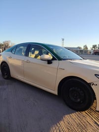 كامري تكسي دبي • موديل ٢٠٢٢ • ٦٠٠٠٠ كم