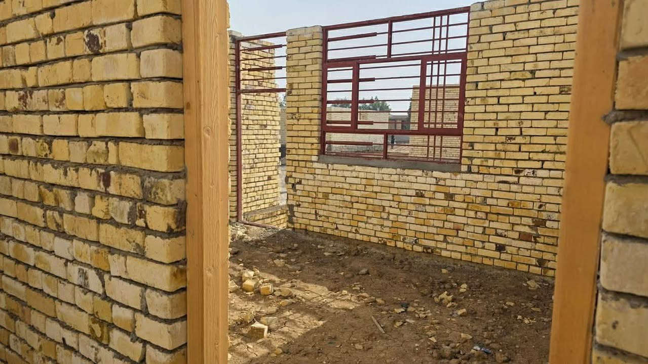 هيكل للبيع 200متر يحتوي ع غرفتين وصاله ومطبخ وستقبال زراعي مرقم كوت حي الحكيم شارع حي الوائلي السعر ٣٧ مليون وبي مجال الستفسار ***********@إشارة
