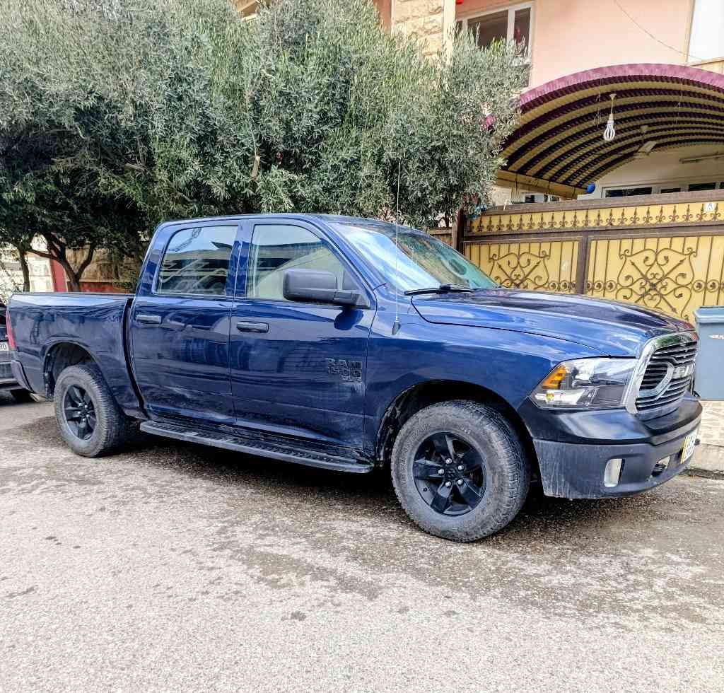 سلام عليكم دوج رام كلاسك محرك ستة سلندر 3.6/لتر دبل اكسل 4/4 دبل سويج شاشه كبير الكل بلادي دواسات حديداصلي قوي داخل بودي بلاستيك اصلي امريكي وهوك خلفي نيكل اصلي سياره.  وارد كندي موديل/2023 رقم اربيل بسمي مرقم جديد سنوية لغاية 2032 ضرر جاملغ سكن امامي فقط بدون دواخل وبدون ارباك سياره كلش جديد. السعر 280$ ورقه وماشيه 35000/كم .مكانى اربيل م / *********** أربيل, العراق
