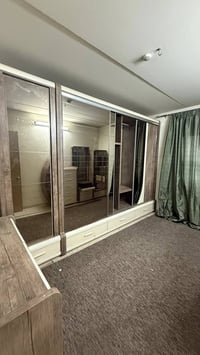 غرفة نوم كاملة  كنتور كبير  طوله ٣ امتار ٧ قطع كاملة غرفة نظيفة جداً  ...