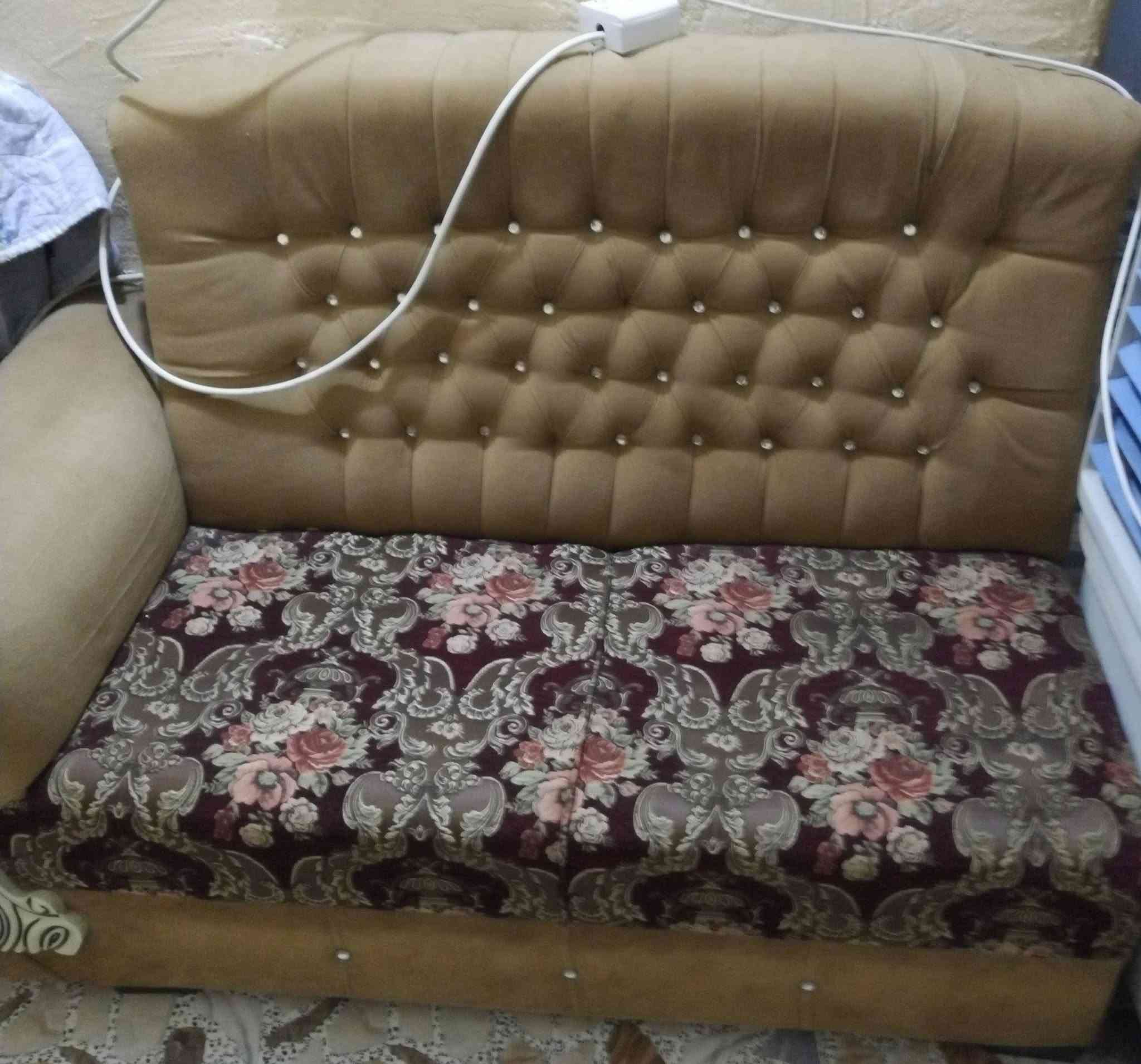 السلام عليكم من رخصت صاحب الكروب المحترم ديوان بيع ٣٠٠ وبي مجال الحسينية خلف مرطبات عذراء شارع سيد حطاب   رقمي ***********
