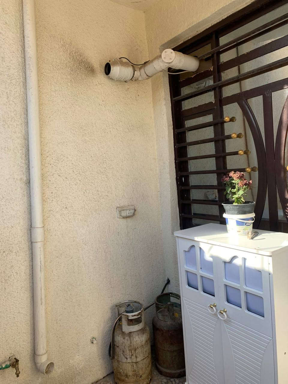 السلام عليكم دار للبيع في الزعفرانية قرب المنصة مقابيل حسينتة الزهراء شيخ صالح  مساحتة 114 متر طابو صرف.    ***********
