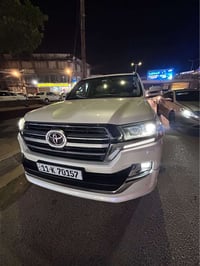 لاندكروزر GXR • V8 • رقم بغداد