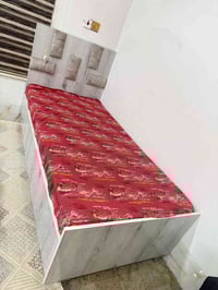 سرير نفر واحد • شبه جديد • عدد ٢