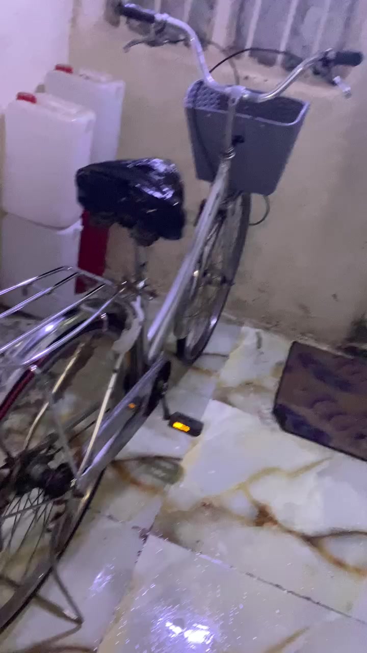 السلام عليكم 
بايسكل حجم 27
ما ناقصه شي البايسكل 
السعر 60 وبيه مجال للشراي


**إذا كنت صاحب هذا الإعلان وتريد حذفه لأي سبب، رجاءا أرسل رسالة إلى الدعم الفني**