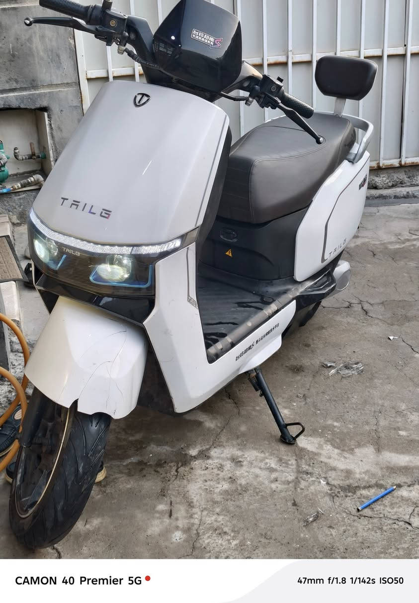 دراجة شحن tailg جديدة تقريب صار  شهرين من اخذتهه سرعتهه حقيق 70  نمر 3  تكطع 65 كيلو دراجة بعده جديدة بس جاملغ مضرر شوية نضافتهه حلوة حسب متشوف بصور ملفهه 2000  ودراجة 6 بطاريات تجي تاخذهه ومتفكر بيهه أصلا أكو كم شخط بدراجة + عندك نقص ستاند وسط + مري موجودة بس اني شايلين تريد انطيهه الك عارضهه  ب 700 بيهه مجال 650 أو مراوس بسكنس أو gtr  
 مكاني بغداد شارع فلسطين
***********
