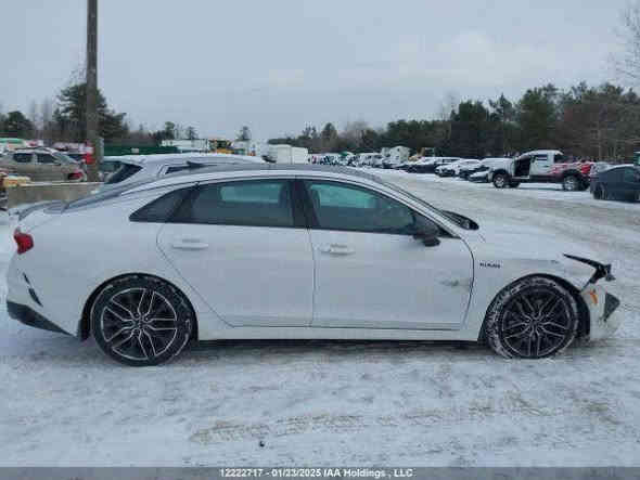 السلام عليكم كياكي فايف gt  ال بلاك ختومات وعلامات السياره كلها بل الأسود موصفات خاصه  السياره مكفوله من عدى الحادث مال امريكا ورصعه بل بنيد
السعر ٢٢٢قفل 
رقم بغداد بسمي مكاني كربلاء 
الأداء والمحرك
المحرك: 2.5 لتر، 4 أسطوانات، تيربو 
القوة: 300 حصان
عزم الدوران: 246 نيوتن متر
ناقل الحركة: أوتوماتيكي 8 سرعات
التسارع (من 0 إلى 100 كم/ساعة): حوالي 9.2 ثانية
السرعة القصوى: حوالي 210 كم/ساعة
استهلاك الوقود: حوالي 8.7 لتر/100 كم
سعة خزان الوقود: 60 لتر تقريبًا 
مزايا إضافية
التكنولوجيا: أنظمة متقدمة مثل Apple CarPlay و Android Auto.
الراحة: مقاعد جلدية قابلة للتبريد والتسخين، مع ذاكرة لمقعد السائق 
السلامة: رادارات أمامية وخلفية وجانبية، تنبيه النقاط العمياء، ونظام تحديد مسار.
القيادة: أنظمة قيادة متعددة، مثبت سرعة ذكي، وتحكم في التوجيه.
الميزات الخارجية: جنوط مقاس 18 أو 19 بوصة، فتحة سقف بانورامية، وشنطة خلفية كهربائية. 
***********
***********
