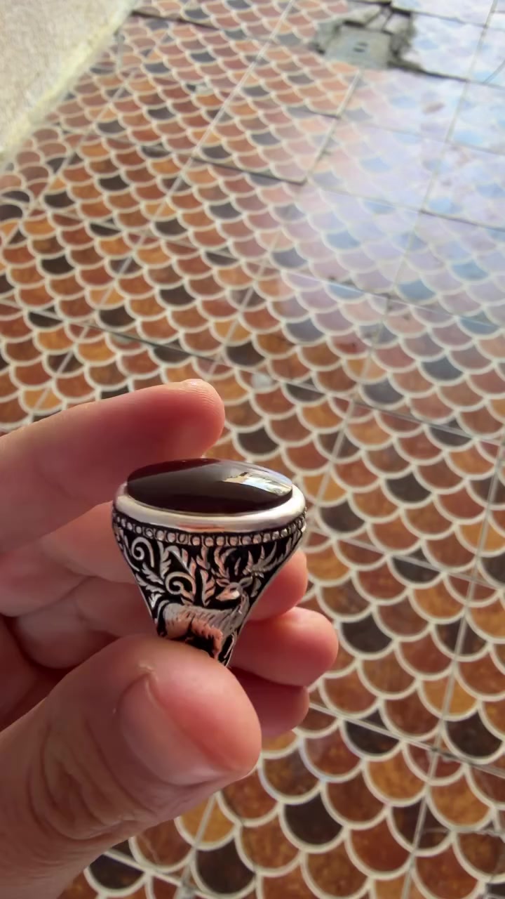 عقيق يماني انسي
صياغة عارف البحرين 

عينك ميزانك


**إذا كنت صاحب هذا الإعلان وتريد حذفه لأي سبب، رجاءا أرسل رسالة إلى الدعم الفني**