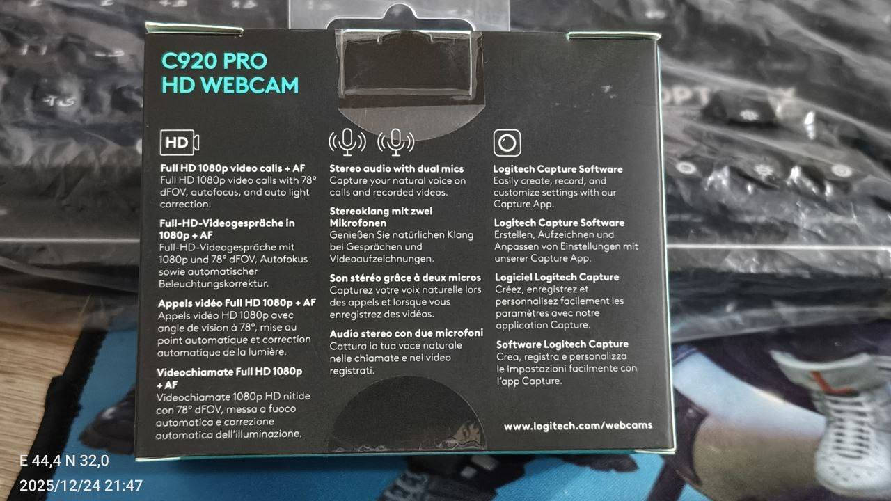 بعدها بالباكيت ما مفتوحه بسعر 95 الف 

كاميرا ويب Logitech C920 PRO HD.دقة الفيديو: توفر دقة Full HD 1080p بمعدل 30 إطاراً في الثانية لمكالمات فيديو واضحة.التركيز: تتميز بخاصية التركيز التلقائي (Autofocus) لضمان صور حادة ومستقرة.الصوت: تحتوي على ميكروفونات ستيريو مزدوجة مدمجة لتقليل الضوضاء وتسجيل صوت واضح


**إذا كنت صاحب هذا الإعلان وتريد حذفه لأي سبب، رجاءا أرسل رسالة إلى الدعم الفني**