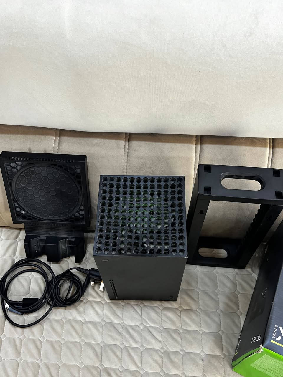اكسبوكس سريس اكس(XBOX SERIES X)
الجهاز جديد بعده بل كارتونه 
 فور كي(4k)
 واحد تيرا(1TB)
 وفريماته(120 FPS)
 معه جميع مزتلزماته 
الكيبلات
 واليده 
والكارتونه
 واماكن للقراص
 وجهاز حماوه 
وبطرايه شحن لليده
 السعر:750 الف قفل
 المكان نجف الاشرف حي الميلاد


**إذا كنت صاحب هذا الإعلان وتريد حذفه لأي سبب، رجاءا أرسل رسالة إلى الدعم الفني**