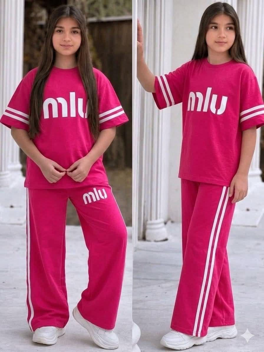� طقم بناتي كيوت وخفيف يجنن 💖
ستايل عصري ومريح للبنات 👌✨

🎀 متوفر بعدة ألوان حلوة:
💜 بنفسجي
🌸 وردي فاتح
❤️ أحمر
💖 فوشي
💚 أخضر نعناعي

📏 القياسات: 4 / 6 / 8 / 10 / 12

✔️ خامة ناعمة ومريحة
✔️ مناسب للطلعات والبيت
✔️ موديل مرتب وبسيط يلبك يخبل

🚚 التوصيل داخل المحمودية ألف اكثر من قطعه مجاناً 
السعررررر بلاش 7000 بس
📩 للحجز والاستفسار راسلونا خاص


**إذا كنت صاحب هذا الإعلان وتريد حذفه لأي سبب، رجاءا أرسل رسالة إلى الدعم الفني**