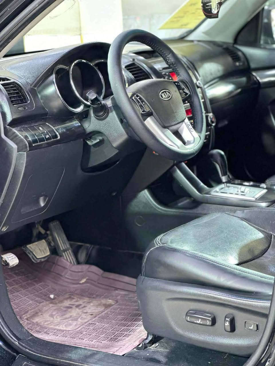 السلام عليكم
سورنتو أمريكي حادث قطعتين جاملغ أمامي جاملغ خلفي بس صبغ رش 
مكينه ٤ سلندر دوش رقم سليمانيه تحويل نفس اليوم 
المكان ديالى خانقين 
السعر ١١٥ وبيهاا مجال حك جيتك 
تخم تاير كير مكينه بشرط 
*********** اتصال 
*********** واتساب
