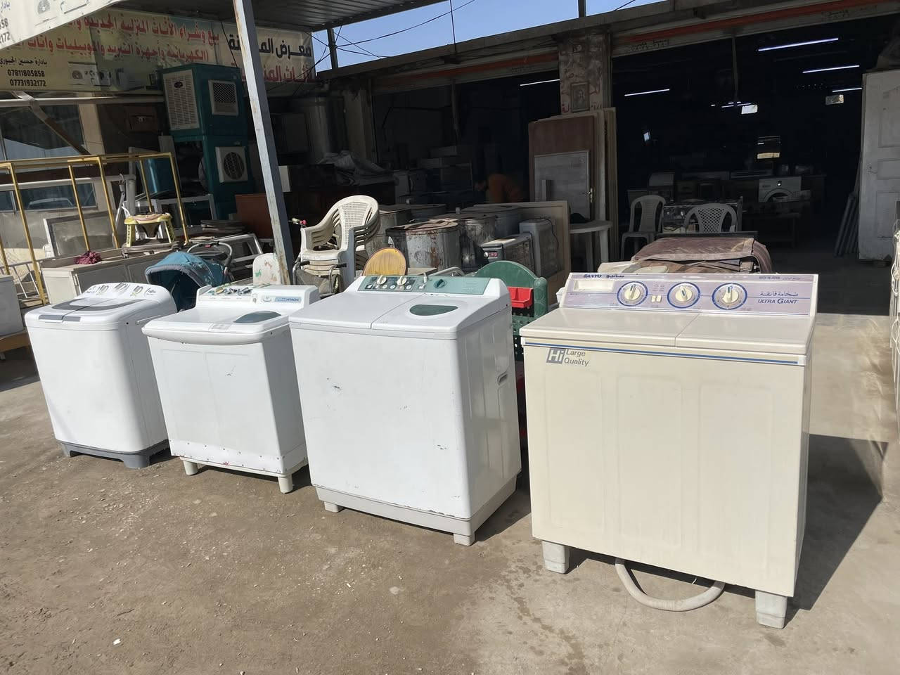 عنوانه قرب ساحة التشابيه شارع الناحيه ***********
