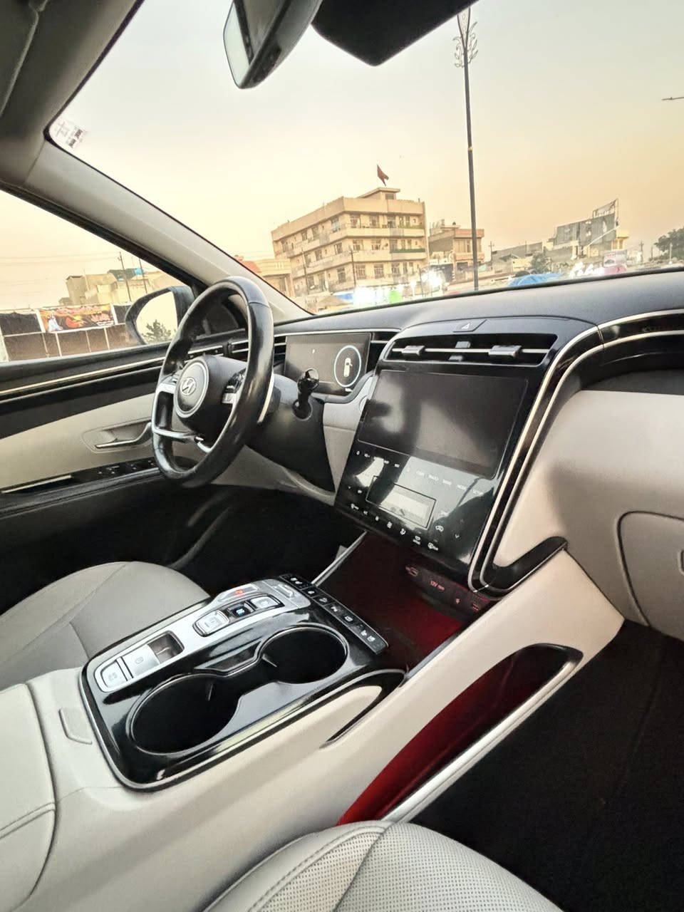 السلام عليكم توسان 2022 فول مواصفات اعلى فئه 1/1 
السعر ( 179$ ) مكانها بغداد *********** 
سياره وارد امريكي صور حادث بل منشور بدون دواخل 
محرك 2500 مكفول هوه والكير مواصفات / بنوراما / شاشه جبيره / كشنات جلد وكهرباء وتدفئه وتبريد / صندوك كهرباء / رادارت امامي خلفي جانبي / كير دكم / بصمه تشغيل + بصمه ابواب / كيجات دجتل وبعد بيها كلش هواي مواصفات الشراي يتصل
