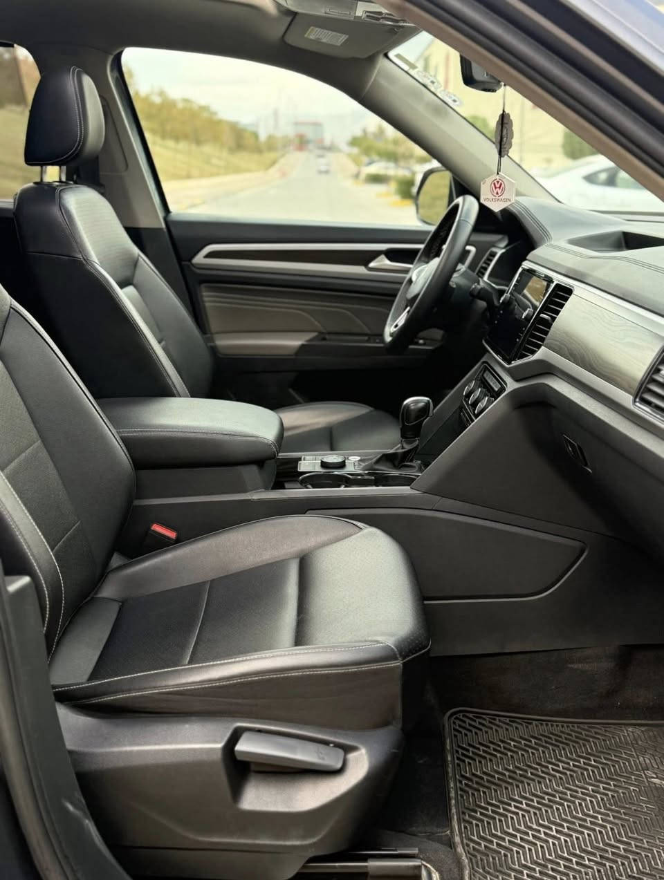 Atlas cross sport  se + 2023
حجم المحرك V6 سلندر (3.6L)
عداد المسافة 30  الف
ضرر : بوند و جاملغ صبع و جاملغ Pdr 
5 راكب
بصمة تشغيل
بصمة أبواب
تشغيل عن بعد (Remote Start)
صندوق شفط كهربائي
فتحة سقف بنرامه 
رادار أمامي (تحديد مسار)
رادار جانبي (نقاط عمياء)
رادار خلفي (تحذير من الاصطدام)
كاميرة
تحكم وضعيات القيادة Drive Modes
تبريد مركزي لمس
كشنات جلد+تدفئة
هاند بريك بصمة
Android Auto 
Apple Car Play
مانع انزلاق+ABS
شاشة كبيرة لمس
حساسات خلفية+ كاميرا 
تحكمات استيرن
اوتو ستارت Auto start 
اوتو ستوب Auto Stop 
وبقية المواصفات المعروفة
سنوية جديدة 
*********** موجود واتساب
***********
