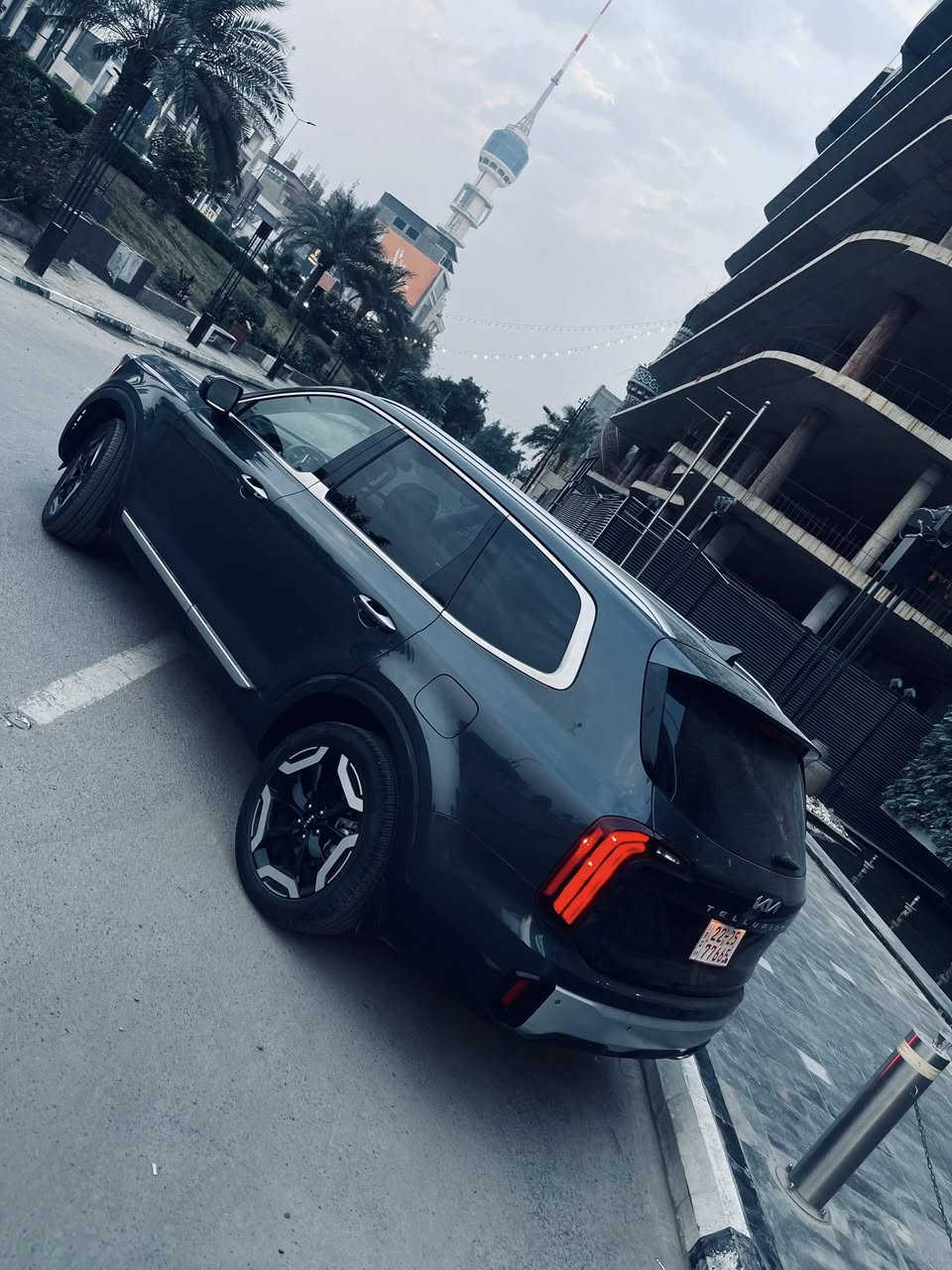 للبيع كيا تلورايد 2024
السيارة بحالة الوكالة ماشيه 6000 ميل زيرو
رقم اربيل
السعر 295 وبيها مجال بسيط 
للاستفسار : ***********
حادثهة قطعة واحدة فقط چاملغ وضربة خفيفة جداً 
وخشم البنيد راجع بارد 
تشغيل عن بعد
كشنات كهرباء 
٧ راكب
تحديد مسار 
تدفئة وتبريد كشنات
كشن جلد لون اسود
٥ وضعيات قيادة
اشاري بالمري 
فتحة سقف 
تحكمات ستيرن 
تحديد مسار ورادارات وحساسات
وبعد بيها مواصفات اكثر .... 
مكاني بغداد المنصور
