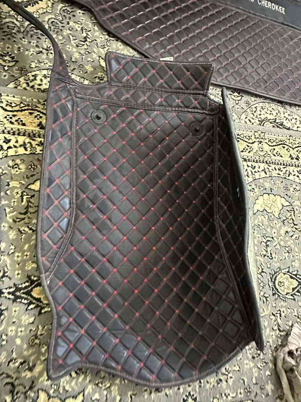 السلام عليكم
شباب عندي تخم  كامل جلدات مال جيب لاريدو للبيع سعرهن ٧٥ الف 

العنوان بغداد للاستفسار 

هـ ***********
