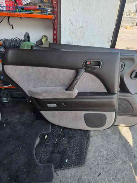 سلام عليكم اخوان توفر بطاين بطه لون جوزي حاويه وارد يابان العنوان البصرة دور الشرطه على شارع القائد***********
