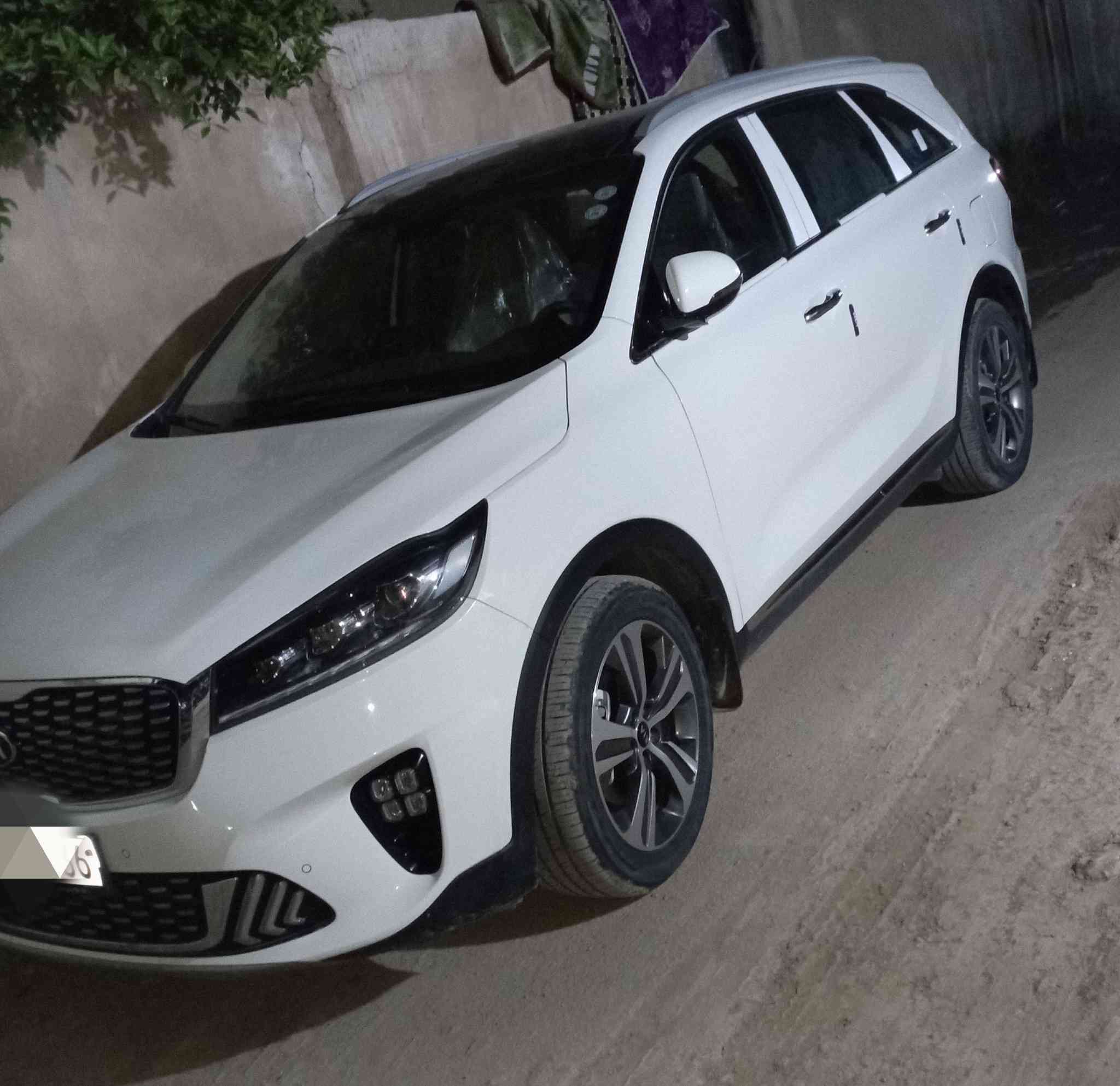 السلام عليكم سورينتو خليجي 20 كفاله عامه رقم اربيل بأسمي تريد مداور تريد وكاله ثاني يوم وضع الشركه ماشيه 49 حقيقي مابيهه اي نقص كامل المواصفات المكان الحله للتواصل ***********
