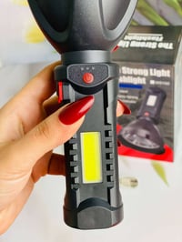 كشاف يدوي • LED قوي • شحن USB