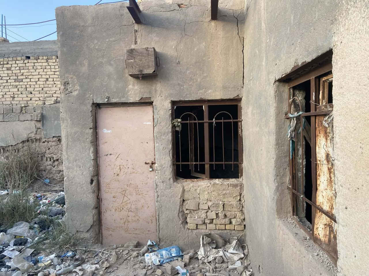 السلام عليكم بيت للبيع بناء قديم اعتباره قطعه ارض 
طابو صرف المساحه ١٠٨م العنوان حي الامام الرضا (ع) قرب محلات ابو شلال يبعد عن الشارع الرئيسي ١٠٠م فرع تبليط جاهز للأستفسار مراسله الصفحه او الاتصال على الرقم ***********.. ***********
