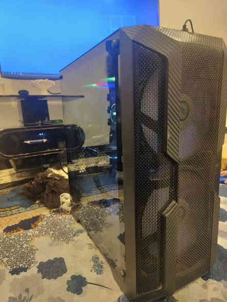 تجميعه للبيع كامله مكمله ان شاء الله
مع جميع الكراتين جاهزه لان مجمعها جديده و ضميتها اشهر عديده بدون اي استخدام
مواصفات
مذربورد واضح نوعه بالصور من ايسوس روج ستركس

معالج RYZEN 5-3600 بعدد 12CPU توربو 4.20GHz 
المعالج تم اضافه له جهاز التبريد السائل الاحترافي 

كرت الشاشه من GALAX نوع RTX 2060 دبل فان ضوئي حجم 6GB قابل لكسر السرعة OC 
باور سبلاي سمارت قدره 600W  ار جي بي
رام حجم 8GB  و هارد سعه تيرا 
كيبورد ميكانيكل مع تج باد كبير كهربائي مبرد احترافي 
مع مثبت سماعات 
كيس 4 فانات RGB 
جميع الكراتين للقطع موجوده تقريبا 
اكيد الكيس فول لكافه الكيمنك و برامج الهندسه و المونتاج 
السعر ٥٣٥ الف فقط 
بغداد العنوان
تواصل*********** بغداد
