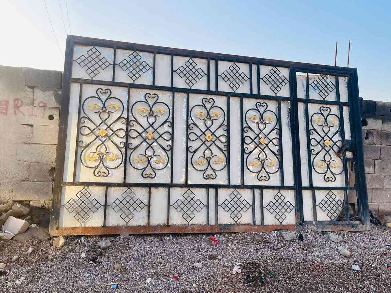 سلام عليكم باب البيع الحديد ثقيل 2ملم نضيف مابي خياس السعر خاص بصره ***********
