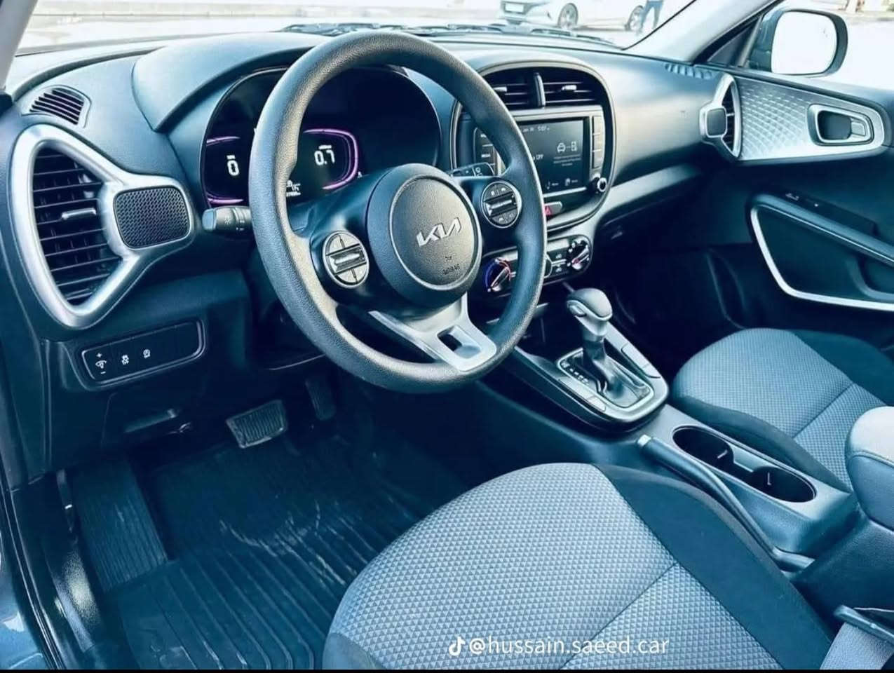 السلام عليكم ( بيع فقط )
كيا صول 2023 وارد امريكي
رقم بغداد انكليزي  باسمي شخصيا
برغي مبيها نقص 
اللون  فيلي 
حادثها باب السايق او جاملغين 
والبنيد عقجه بصيطه بي بس بدلته اذا اتريد القديم عندي 
صور الحادث  مرفقه في المنشور 
والباقي مكفوله 
المواصفات
ايرباك ستيرن وبردة طاك
محرك( 2000 )دوش 
ماشية ٥٢ الف ميل
حجر بيئة اصلي 
رادار امامي او خلفي او جانبي
شاشه كبيرة 
وضعيه قياده. سبورت وعادي 
فول تحكم ستيرن  
كاميرا دوارة   
كتلوكات شركة
سبير جديد منازل 
السيارة جديدة جدا جاهزة وكاملة 
العنوان : بغداد بلديات شارع شبكه الكهرباء شارع الشريط 
السعر :152
رقم الهاتف ***********
