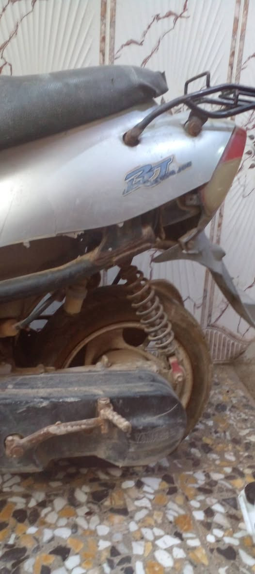 السلام عليكم
دراجه ٩ ازروف متروكه مكينه ما مفتوحه السعر ١٠٠ ألف ابيع كوم حديد
اكرر كوم حديد
رقمي ***********
