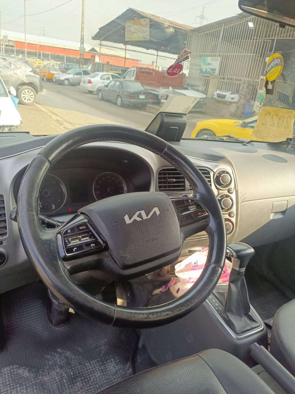 السلام عليكم ورحمه الله ،،،،
كيا حمل ،،، موديل 2022
محرك 3000 ،،، كير توماتيك 
محرك وكير وضع شركة ما مفتوح 
السيارة فول مواصفات ،،، 
مكفوله كفالة عامه من الدعاميه للدعايه
السعر ،،، 155،،،
الموقع ،،، موصل حي السلام 
تلفون ،،، *********** ،،،
