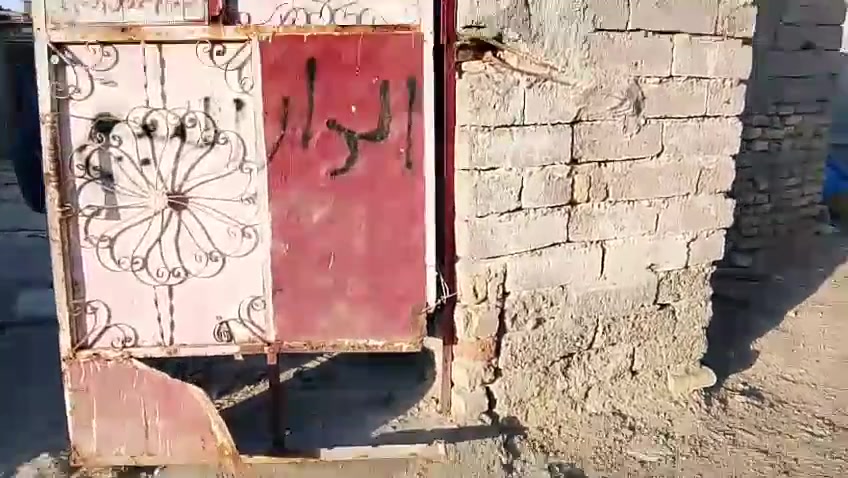 بيت حواسم تعبان عوزه ترميم بحي الشرطه سعر مناسب بي 5غرف ومطبخ وستقبال  وحام وتواليت عل شارع العام ***********
