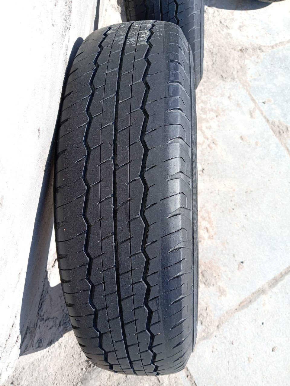 سلام عليكم تخم تاير دلوب للبيع نضافه 80 بالميه بس واحد بيه ركعه نتاج نهايه ال 24 سعر 220وبيهن  مجال قليل رقم تلفوني ***********
