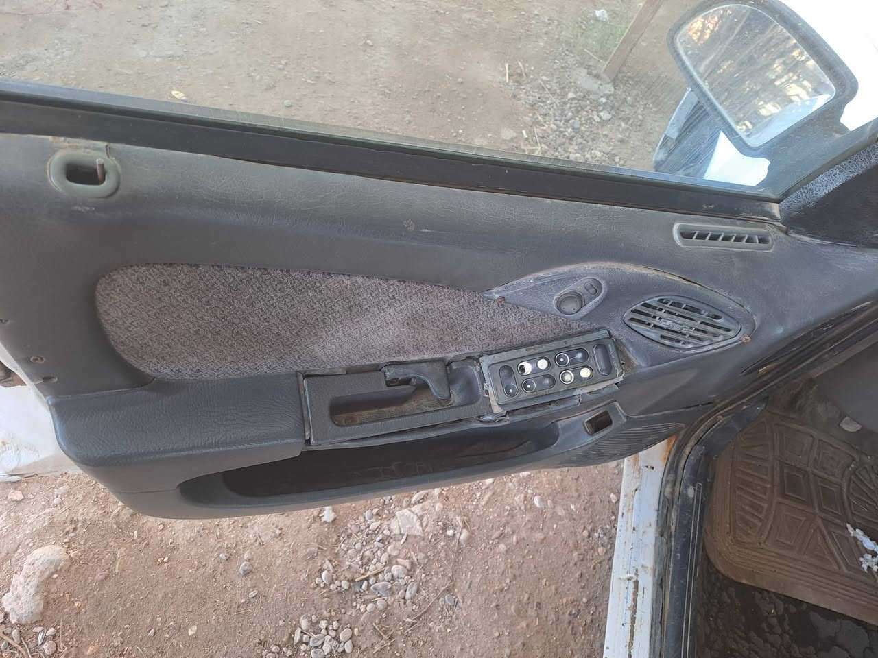 اسبرو للبيع السعر ١٤ ورقه
رقم صاحب السياره***********
