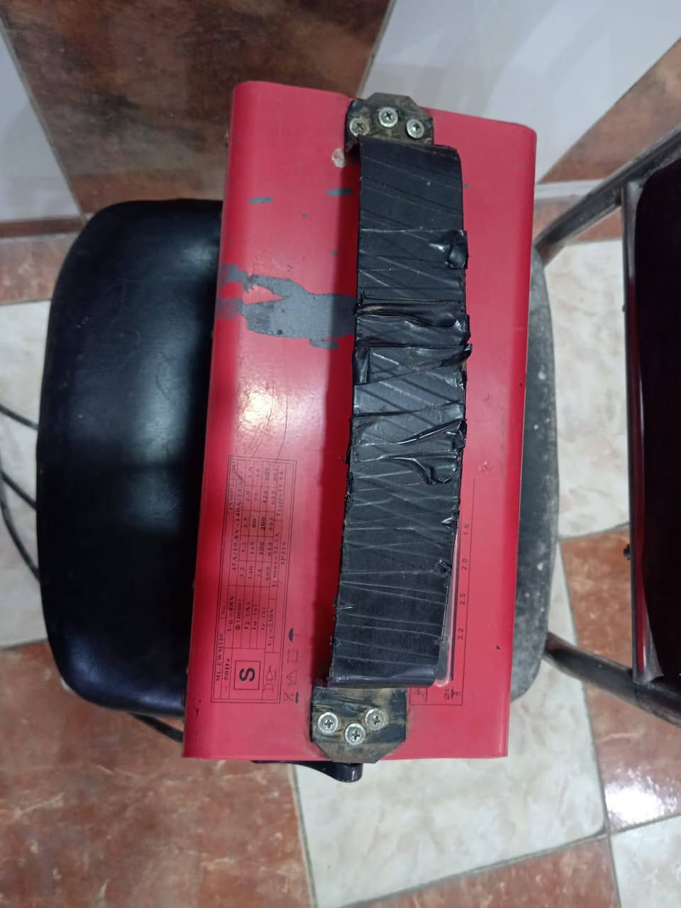 السلام عليكم مكينه لحيم تخبل وهرش الأمامية ملف نحاسي مو كارت والوزن الثقيل سعرها 110مكاني الصليخ الاتصال ***********
