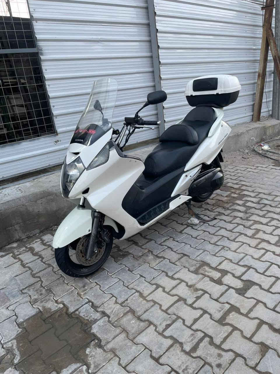 سلام عليكم ادامه عامه بيها تلحيض بلكفر البجم الامامي يرادله تطبيك سلفر ونج للبيع مكينه حلوه مابيه نقص عليها السعر بلاش خاص مكينه 400مكاني بغداد البياع ***********

