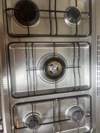 طباخ نظيف فرن ممشتغل والعين الوسط ممشتغله سعره 200 للاتصال 07730487879