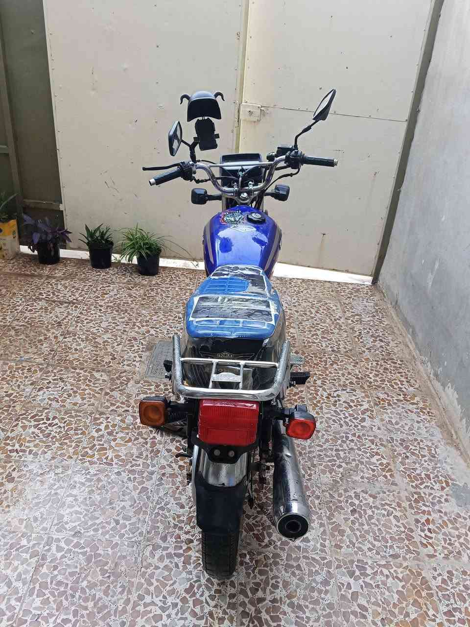 سيفان للبيع 5كير محرك شرررط 
ويا درع كامل ما شاده .. وايرمنية سلف كل شغال
السعر 450 بي مجال بسيط
*********** اتصل
