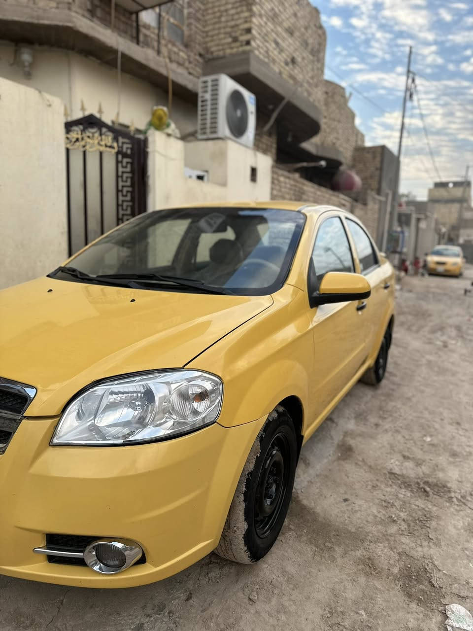 شوفرلية افيو  موديل ٢٠١٦ خليجي سيارة جاهزة للاخير تبريد شغال ثلج منضومة جديدة منضومة ماء جديدة لايت زنون بروجكتر عدسة اشارة ولد وعدسة سيارة ماناقصها اي شي تخم تاير باتري ٧٠ ٪؜ بيها طخة بل بكلايت مال العبري سعرها ٧٥ وبيها مجال قليل مكاني ديوانية ***********
