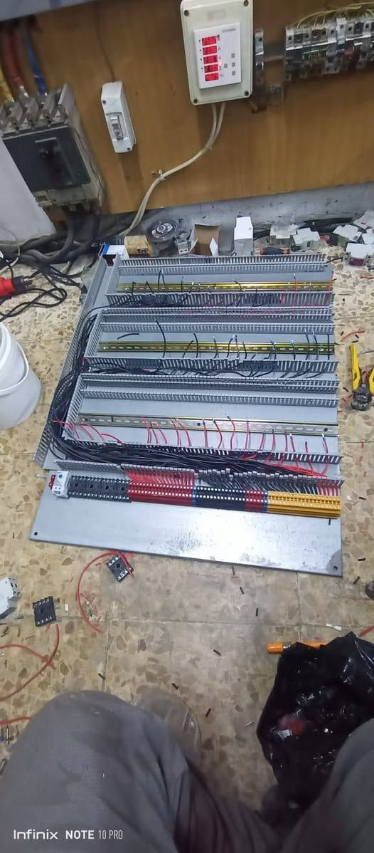 سلام عليكم احنه كادر صفيه ويارات برد داخلي وخارجي شغل نضيف درجه اوله وين ما جان نجيك الستفسار اتصل علرقم او وتساب ***********
