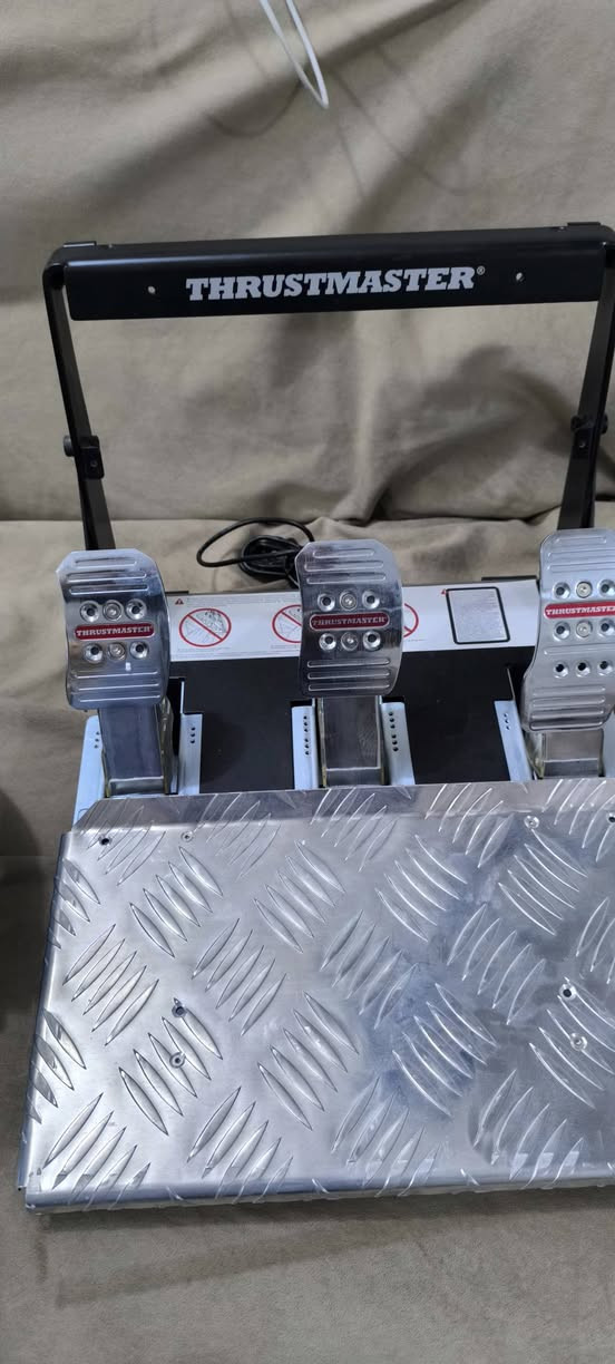 السلام عليكم
دركسيون 
ماركه THRUSTMASTER
فورمولا 1
حجم كبير 
جديد 
نقص محوله 
السعر 300 الف 
موجود توصيل جميع المحافظات


**إذا كنت صاحب هذا الإعلان وتريد حذفه لأي سبب، رجاءا أرسل رسالة إلى الدعم الفني**