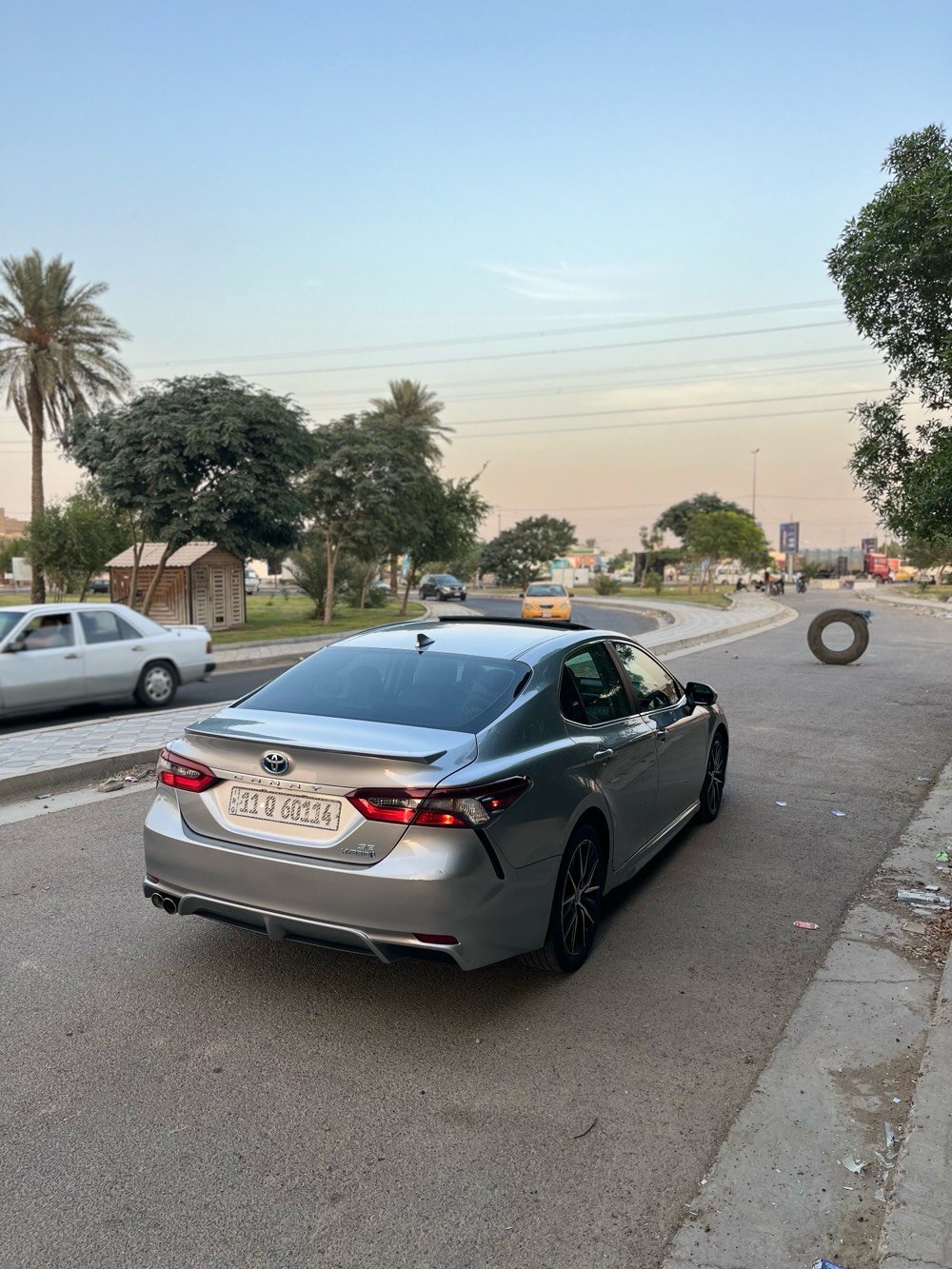 السلام عليكم 
كامري seبلاص 2024 هايبرد 
بابتين صبغ جاملغ مبدل اصلي بلادي 
قطعتين تبريد 
فتحة 
بصمة 
شاشة جبيرة 
شفتات ستيرن 
وداخل جلد ابيض ملكي 
فول موصفات السيارة تعتبر 
سعرها 205 وبيها مجال عنواني بغداد حي العدل 