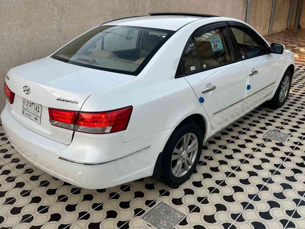 السلام عليكم للبيع سوناتا
2010/خليجي
 رقم بغداد بسمي شرط التحويل..
 فول مواصفات. فتحه سقف. تحكم ستيرن. داخل صاج. اربعه دسك. حساس خلفي. محرك 2400 /بلادي🌹
بيها مكانين صبغ. 
تبريد ثلج. تخم تاير جديد. 
السعر 123 ومجال بسيط. 
للاستفسار ***********/
مكان السيارة صلاح الدين بلد.

