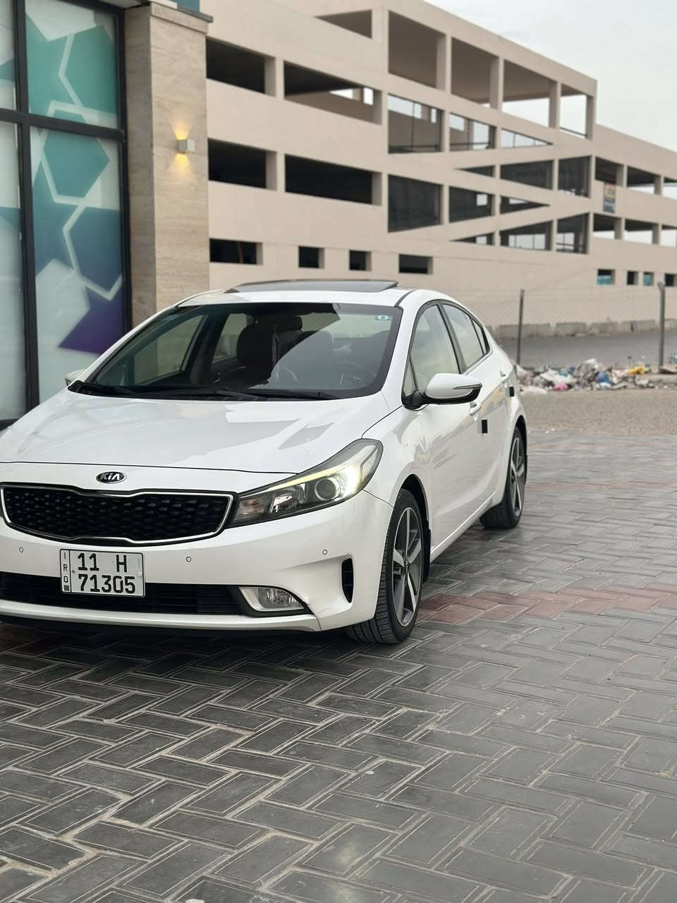 السلام عليكم 
سيراتو موديل 2017   Vip طلب خاص 
رقم بغداد الدولي 
المواصفات 🖍️
مكينه 2000 دوش مكفوله من كلشي 
بصمه   وبصمة أبواب.
فتحة سقف 
كشن جلد  وكهرباء وذاكرة خزن ميموري وتدفئة تبريد بلكشنات 
نضمام نقطه عمياء
رادار وحساس امامي خلفي 
لد أمامي خلفي ونهاري 
لد ترحيبي يدة الأبواب والمري الجانبيه 
تبريد قطعتين 
شاشه لمس وكامره خلفيه 
عداد مسافه 115 الف كيلو متر 
السياره مكفول من الصبغ والفتح والتبديل يوجد بيها بارد قليل 
مكانها السماوه مركز مدينه 
للأستفسار الاتصال  ***********
