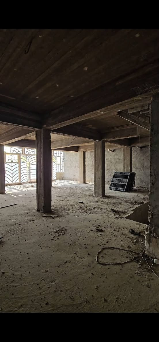 السلام عليكم 
بناية للبيع في الديوانية 
العنوان : قرب فلكة عبد الكريم قاسم بداية شارع الاسكان
المساحة : 100 متر والطابق الثاني 150 متر 
التفاصيل : تتكون من قاعه+مكتب مفصول
نوع العقار : طابو صرف 
السعر :  650  وقابل للتفاوض
السند : منفصل 
للاستفسار : ***********
