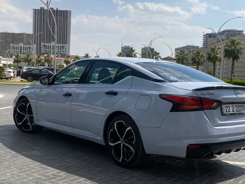 NISSAN&ALTIMA{SR} SMOKE
التيما موديل 2024 لون سموك المميز و هاذ الون ماجا بل التيما فقط من موديلات معينا الي هيه 2023 و فوك قليل هاذ لان المميز بل شارع و فقط عل SR
موصفات SR فول فول ويل 19 عدا الفتحه 
رادارت امامي توقف ذاتي تحذير الخروج بل اضافة سوكان هزاز عن المسار تحذير ليلى رادار نقط عميه و تحذير صوطي ردار توقف ذاتي عند روجع للخلف و منع الصتدام لايت حساس يعني من تصير مكان ضلما او رويت ال سايق تصبح شبه معدومه سيارا من وحدها تشغلك لايت عالي و من تصير مكان اضاءة تناسب رويت ال سايق يطفي لايت عالي او بحال وجود سيارا اضين و لايت عالي ناصي بلادي ابيض ثلجي ناصي عالي و سكن و مرايات كهرب و اشارات  تشغيل عند بعد تبريد منفصل دبل زون حار بارد و بي كلوز سبيت يعني تحديد سرعه و سكان فوليوم و باتل شفت يعني بي كير بل سكان و بيها 3 وضعيات للقيات Sport D’S هاذ نضام سبورت للتسارع عالي و قوا و ثاني L shift الي هوا نضام يذه سيارا حمل كلش او بحال سيارا جانت علا جبل او صعود قوي و ECO DRIVER نضام قيادا قتصادي و تقليل من صرف الوقو و نضام رابع Driver made normal و بيها الكير بل سكان الي هوا بل تل شفت يجي شفتات بل سكان تتحكم ب نمرت الكير من سكان و هاذ ميجي بل موصفات بقيا فقط بل SR 
و بيه بعد هواي موصفات سيارا فول فول بل اضافا تايرات عليها برجستون بلادي سعر التخم فقط تاير 650$ تاير بلادي برجستون امريكي و بل شغلات الي اني ضايفها لل سيارا من دركا خياط علا لون الكشنات مطرز و جناح خلفي و حمام كامل و بولش عام بل اضافا سيارا مخلف ب نانو سيرميك بل كامل بس ال نانو سيرمك ب 300$ و مصروف عليها هواي شغلات يعني سيارا جاز من كل نواحي هزا جديد مصار شهر و فحص براد و رقم جديد و سنويه جديد لحد 2032 يعني سيارا ناقصه فقط سايق شغل و امشي…………………..و بل نسبه للسعر سيارا طالب على 130 و بي مجال قليل و هيج سيارا ب هيج كملايت و بهيج نضافه و بهيج اعتناء و ترتيب و ممشا فقط 30الاف و بيج لون مميز و علا هاذ موصفات مستحيل اكو ب هاذ سعر بس مستعجل علا بيعتها لان عندي سفر ولا ماكو ب هيج سعر لو تفر العراق كامل مكان سيارا (اربيل) تواصل فقط وتساب (***********) و تحياتي للجميع
