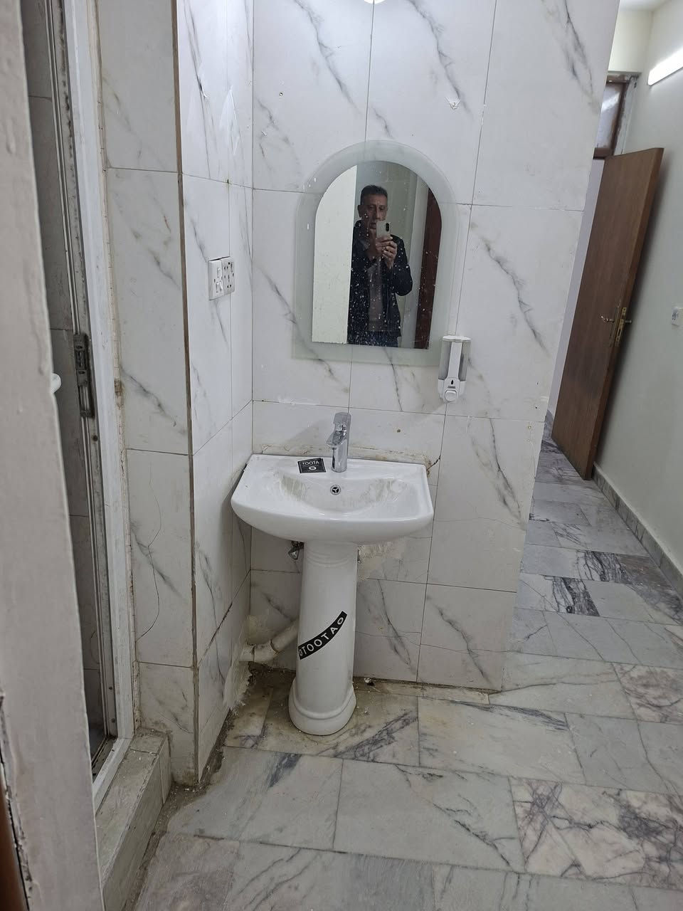 شقه غرفتين وصاله كراده قرب ابو ورده طابق اول عوائل،فقط،سعر،٦٠٠،
غرفتين وصاله طابق ٣ قرب سيد ادريس سعر ٦٠٠،
كما يوجد غرفتين وصاله يم مسرح الوطنى سر قفليه ١٢ بدون اجار طابق ٢،اتصال ***********
