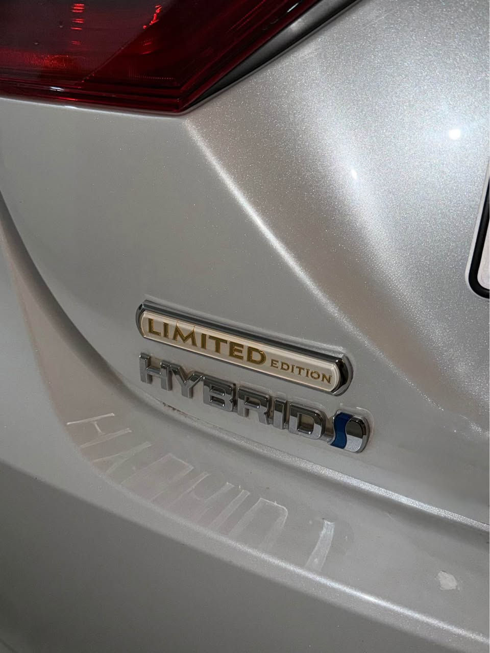 كامري لمتد ادشن فول مواصفات

السيارة لون صدفي

السيارة خليجية وبيها ضمان من شركة تويتوتا رسمياً، إلى سنة 2029,

السيارة من Okm إلى الأن، الصيانة كلها بشركة SAS, وحتى قطع الغيار كلها من الشركة.

مواصفات السيارة :

- سقف سلايد
- دخول ذكي تشغيل ذكي
- تشغيل عن بعد
- كامرة و حساسات امامي و خلفي
- الأضوية الأمامية ذكية ( يعني
تتحرك بوحدها علمود توضحلك
الطريق)
-3 وضعيات قيادة
- شاحن لاسلكي
- سايد بريك كهربائي
- اوتوهولد
- ستارة خلفية أوتوماتيك
- كشنات جلد بالكامل
- تحكم كشنات السايق و الراكب كهربائي بالكامل
- المرايات الجانبية طي كهربائي
( كراج)
- أنارة محيطية
- شاشة العداد و شاشة الترفيهية اكبر حجم
- ليد نهاري + ليد امامي و خلفي

وباقي المواصفات المعروفة

السيارة بدون سبغ ومابيها حادث و الأيرباك كلهم بلادي. ( السيارة ٨ ايرباج مو ٦، فقط للمعلومات )

فقط بيها طخة خفيفة من وره، حتى بالفحص ما تبين. وتعديل بيها
*********** دهوك, العراق
